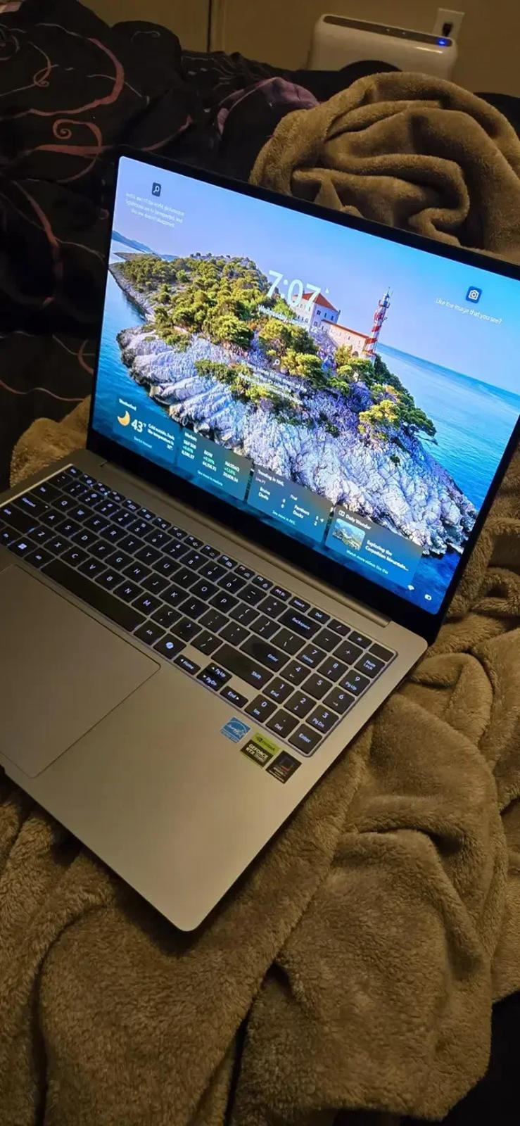 Samsung™ Galaxy Book4 Ultra i7 | 16" 3k AMOLED | NVIDIA RTX 4050 | Win11 | 16GB